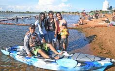 Foto de la galería: El verano se disfruta a pleno en las playas y el camping de la capital provincial  