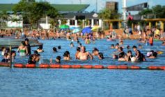 Foto de la galería: El verano se disfruta a pleno en las playas y el camping de la capital provincial  