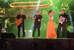 Foto de la galería: A pedido de la gente, revivimos más momentos de las inolvidables noches del Festival de la Música del Litoral