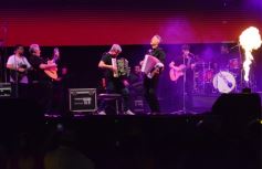 Foto de la galería: A pedido de la gente, revivimos más momentos de las inolvidables noches del Festival de la Música del Litoral