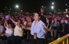 Foto de la galería: A pedido de la gente, revivimos más momentos de las inolvidables noches del Festival de la Música del Litoral