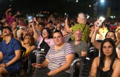 Foto de la galería: A pedido de la gente, revivimos más momentos de las inolvidables noches del Festival de la Música del Litoral