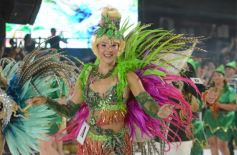 Foto de la galería: San Ignacio vibró al ritmo del Carnaval Provincial con todo el brillo y color de las comparsas