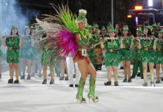 Foto de la galería: San Ignacio vibró al ritmo del Carnaval Provincial con todo el brillo y color de las comparsas