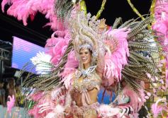 Foto de la galería: San Ignacio vibró al ritmo del Carnaval Provincial con todo el brillo y color de las comparsas