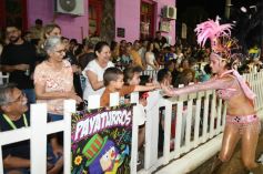 Foto de la galería: San Ignacio vibró al ritmo del Carnaval Provincial con todo el brillo y color de las comparsas