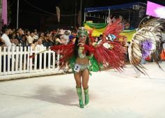Foto de la galería: San Ignacio vibró al ritmo del Carnaval Provincial con todo el brillo y color de las comparsas
