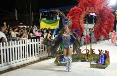 Foto de la galería: San Ignacio vibró al ritmo del Carnaval Provincial con todo el brillo y color de las comparsas