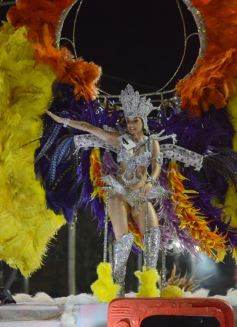 Foto de la galería: San Ignacio vibró al ritmo del Carnaval Provincial con todo el brillo y color de las comparsas