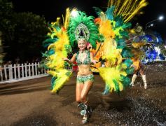 Foto de la galería: San Ignacio vibró al ritmo del Carnaval Provincial con todo el brillo y color de las comparsas