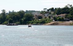 Foto de la galería: Postales de la costa del río Uruguay y de misioneros que viajan a Brasil buscando posibilidades de trabajo