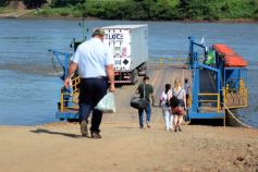 Foto de la galería: Postales de la costa del río Uruguay y de misioneros que viajan a Brasil buscando posibilidades de trabajo