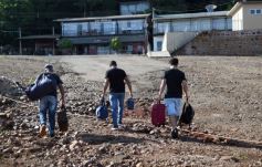 Foto de la galería: Postales de la costa del río Uruguay y de misioneros que viajan a Brasil buscando posibilidades de trabajo