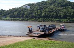 Foto de la galería: Postales de la costa del río Uruguay y de misioneros que viajan a Brasil buscando posibilidades de trabajo