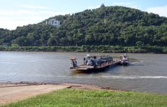 Foto de la galería: Postales de la costa del río Uruguay y de misioneros que viajan a Brasil buscando posibilidades de trabajo