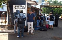 Foto de la galería: Postales de la costa del río Uruguay y de misioneros que viajan a Brasil buscando posibilidades de trabajo
