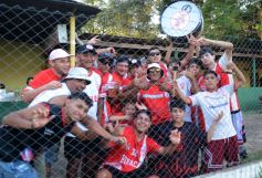 Foto de la galería: En el inicio de la Super Liga Huracán comenzó con el pie derecho y se impuso 1-0 ante Crucero
