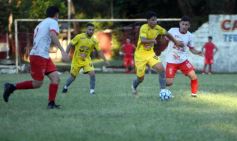 Foto de la galería: En el inicio de la Super Liga Huracán comenzó con el pie derecho y se impuso 1-0 ante Crucero