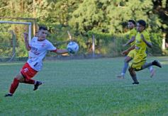 Foto de la galería: En el inicio de la Super Liga Huracán comenzó con el pie derecho y se impuso 1-0 ante Crucero