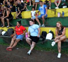 Foto de la galería: En el inicio de la Super Liga Huracán comenzó con el pie derecho y se impuso 1-0 ante Crucero