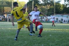Foto de la galería: En el inicio de la Super Liga Huracán comenzó con el pie derecho y se impuso 1-0 ante Crucero