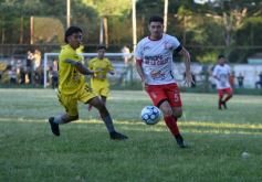 Foto de la galería: En el inicio de la Super Liga Huracán comenzó con el pie derecho y se impuso 1-0 ante Crucero