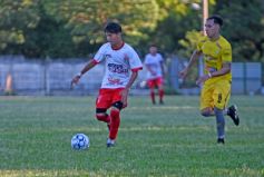Foto de la galería: En el inicio de la Super Liga Huracán comenzó con el pie derecho y se impuso 1-0 ante Crucero