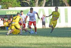 Foto de la galería: En el inicio de la Super Liga Huracán comenzó con el pie derecho y se impuso 1-0 ante Crucero