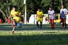 Foto de la galería: En el inicio de la Super Liga Huracán comenzó con el pie derecho y se impuso 1-0 ante Crucero