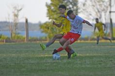 Foto de la galería: En el inicio de la Super Liga Huracán comenzó con el pie derecho y se impuso 1-0 ante Crucero