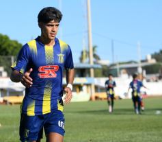 Foto de la galería: Mitre se quedó con el triunfo ante Candelaria en la primera fecha de la Super Liga 