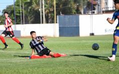 Foto de la galería: Mitre se quedó con el triunfo ante Candelaria en la primera fecha de la Super Liga 