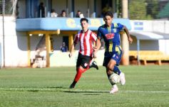 Foto de la galería: Mitre se quedó con el triunfo ante Candelaria en la primera fecha de la Super Liga 