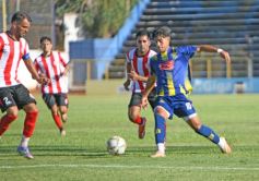 Foto de la galería: Mitre se quedó con el triunfo ante Candelaria en la primera fecha de la Super Liga 