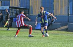 Foto de la galería: Mitre se quedó con el triunfo ante Candelaria en la primera fecha de la Super Liga 