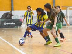 Foto de la galería: El Torneo Apertura 2026 de Futsal Femenino de la Liga Posadeña comenzó con gran entusiasmo en el “Finito” 