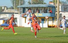 Foto de la galería: Mitre festejó en Rocamora en el partido ante Boca Unidos y el próximo encuentro será en Resistencia