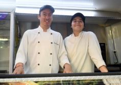 Foto de la galería: Músicos, artistas, comunicadores, un alegre encuentro en la recorrida por la ciudad