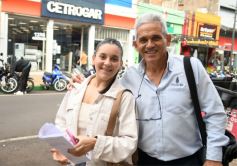 Foto de la galería: Músicos, artistas, comunicadores, un alegre encuentro en la recorrida por la ciudad