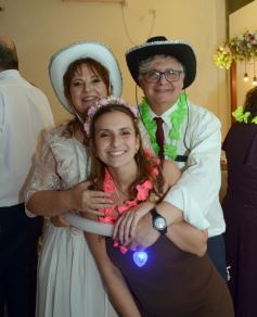 Foto de la galería: Una boda religiosa en la Iglesia Santos Mártires coronó la historia de amor de Luciana y Hugo