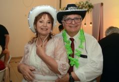Foto de la galería: Una boda religiosa en la Iglesia Santos Mártires coronó la historia de amor de Luciana y Hugo