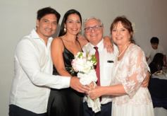 Foto de la galería: Una boda religiosa en la Iglesia Santos Mártires coronó la historia de amor de Luciana y Hugo