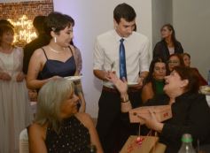 Foto de la galería: Una boda religiosa en la Iglesia Santos Mártires coronó la historia de amor de Luciana y Hugo