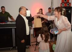 Foto de la galería: Una boda religiosa en la Iglesia Santos Mártires coronó la historia de amor de Luciana y Hugo