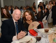 Foto de la galería: Una boda religiosa en la Iglesia Santos Mártires coronó la historia de amor de Luciana y Hugo