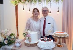 Foto de la galería: Una boda religiosa en la Iglesia Santos Mártires coronó la historia de amor de Luciana y Hugo