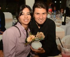 Foto de la galería: Una boda religiosa en la Iglesia Santos Mártires coronó la historia de amor de Luciana y Hugo