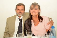 Foto de la galería: Una boda religiosa en la Iglesia Santos Mártires coronó la historia de amor de Luciana y Hugo