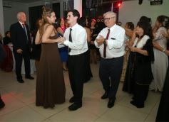 Foto de la galería: Una boda religiosa en la Iglesia Santos Mártires coronó la historia de amor de Luciana y Hugo