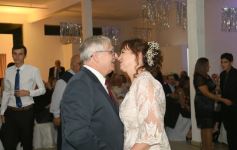 Foto de la galería: Una boda religiosa en la Iglesia Santos Mártires coronó la historia de amor de Luciana y Hugo